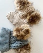 Load image into Gallery viewer, Pom Pom baby beanie
